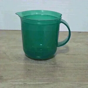 Tupperware green  creamer 2309A - no lid